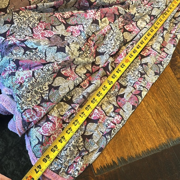 Kiana patterned dress size medium EUC - Picture 8 of 9